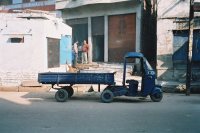 Varanasi - tuktuk náklaďák
